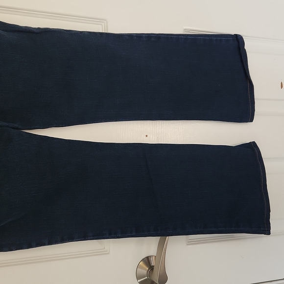 Old Navy Low-Rise Bootcut Maternity Pants - Picture 10 of 12